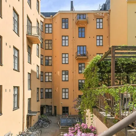 Experience Living Urban Apartment *
